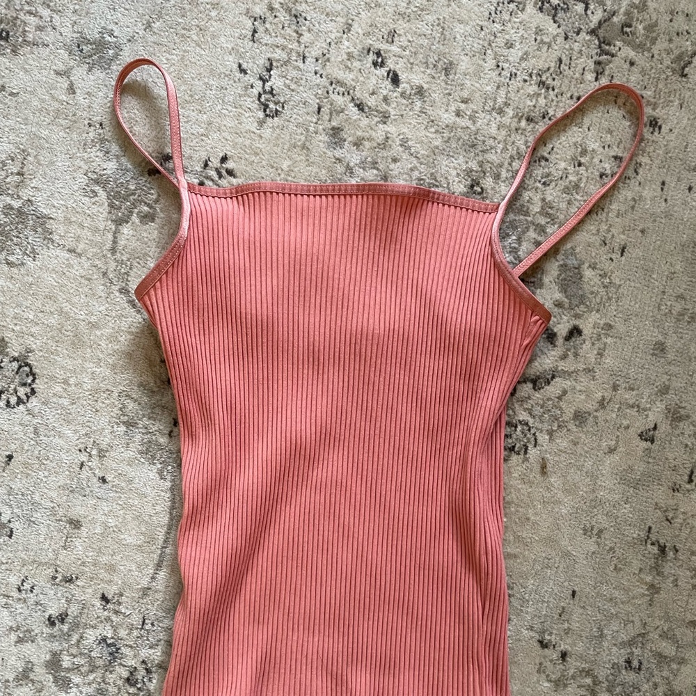 Peachy Aritzia Contour Tank